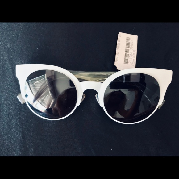 NWT FENDI Round Cat Eye Sunglasses - Picture 2 of 8
